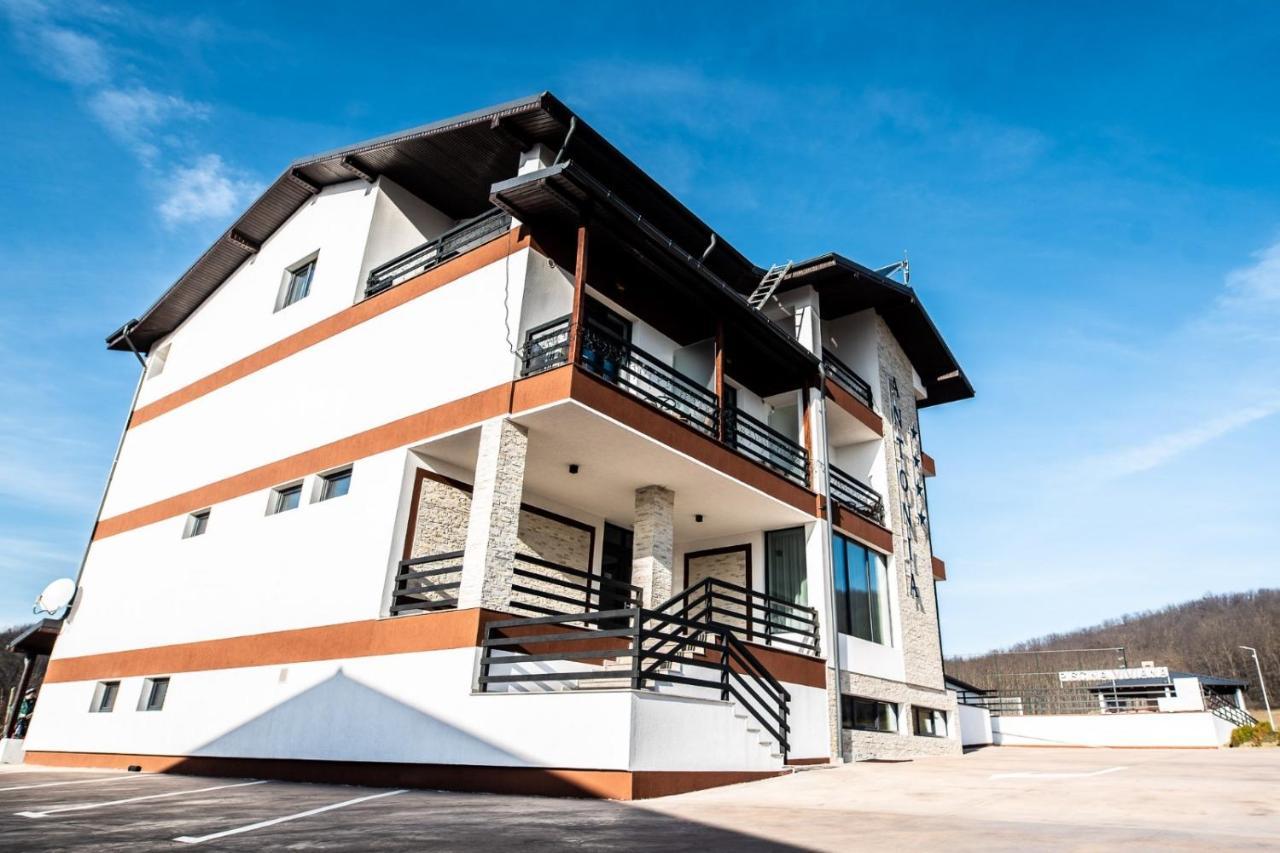 Hotel Complex Noblesse Vaslui Esterno foto