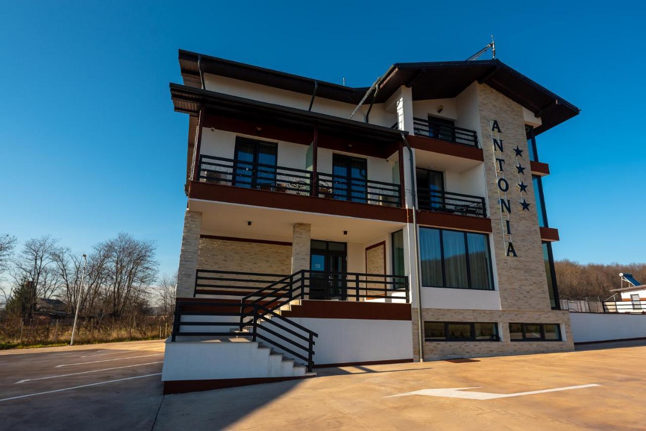 Hotel Complex Noblesse Vaslui Esterno foto