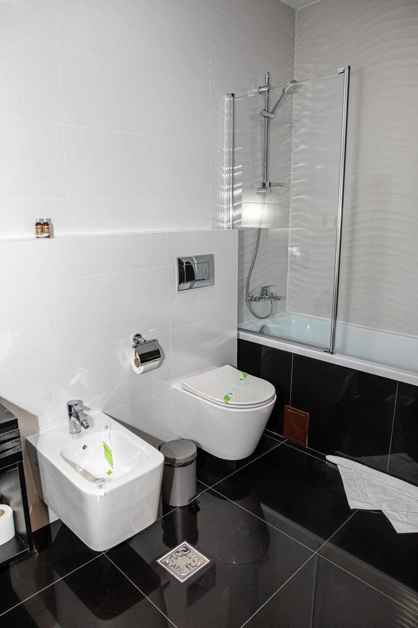 Hotel Complex Noblesse Vaslui Esterno foto