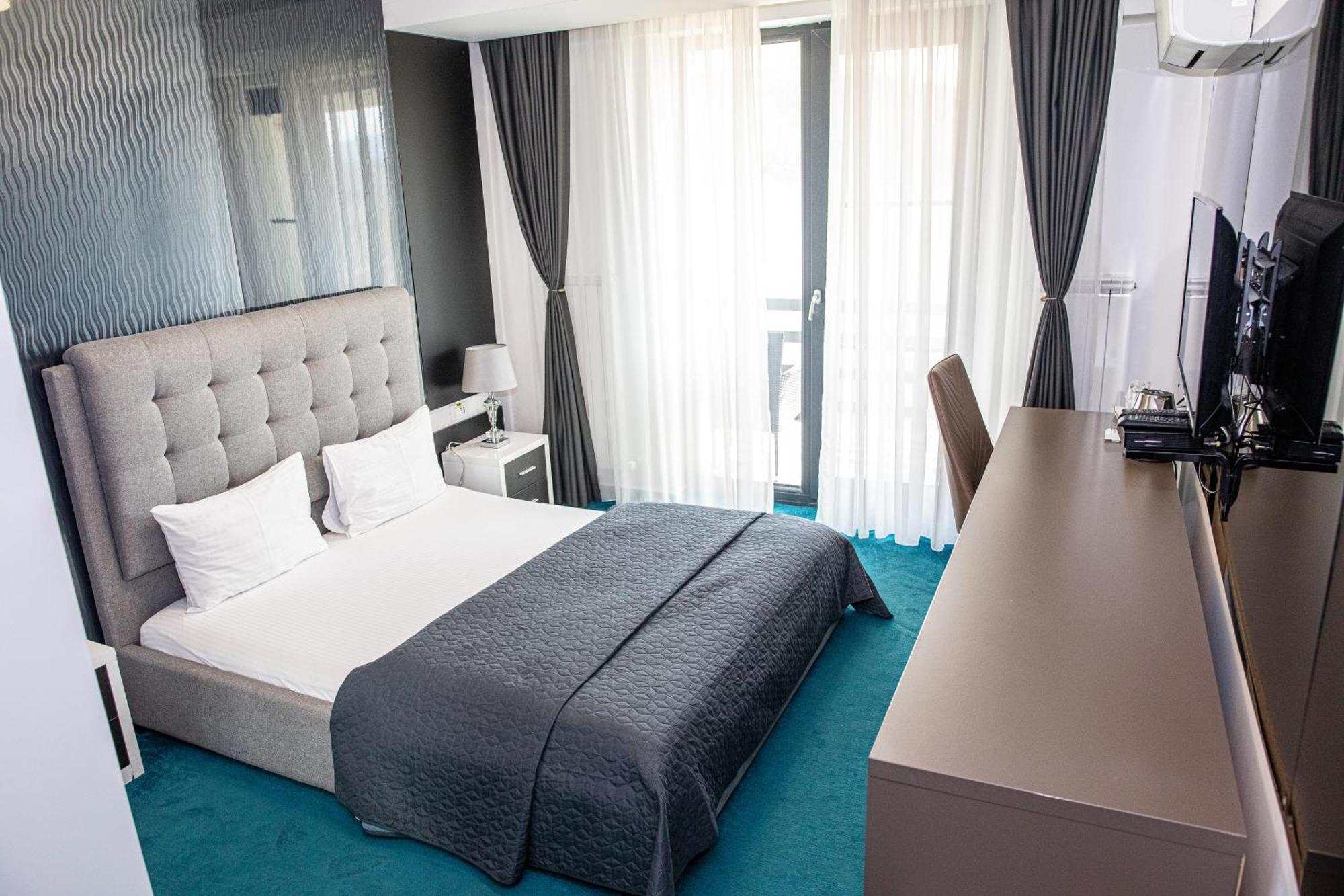 Hotel Complex Noblesse Vaslui Esterno foto