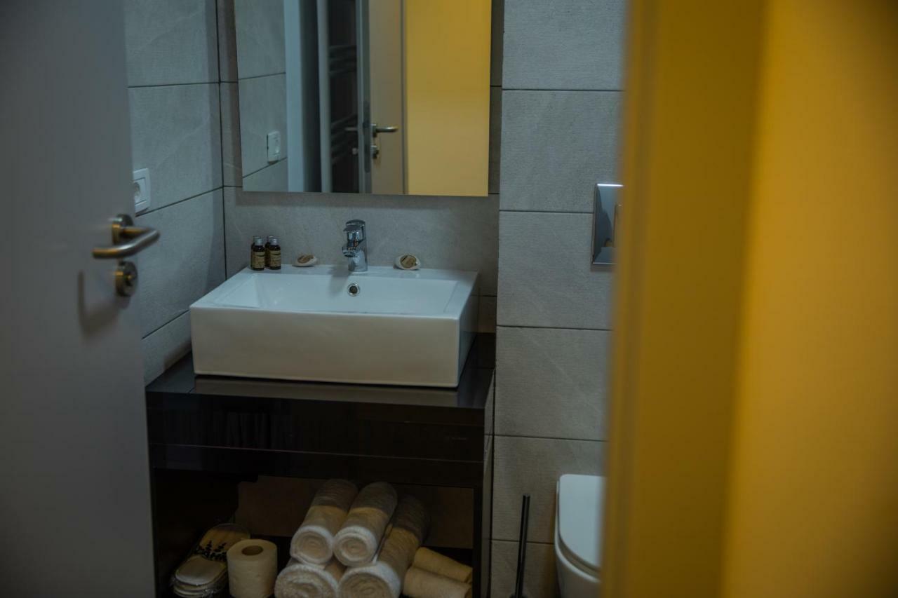 Hotel Complex Noblesse Vaslui Esterno foto