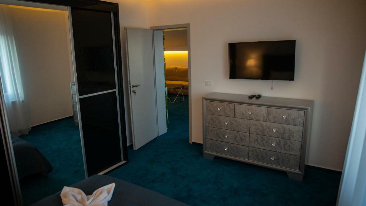 Hotel Complex Noblesse Vaslui Esterno foto